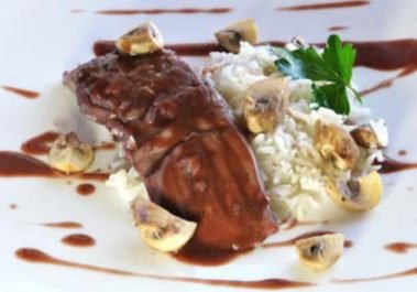 Pave de carpe riz sauce bourguignonne
